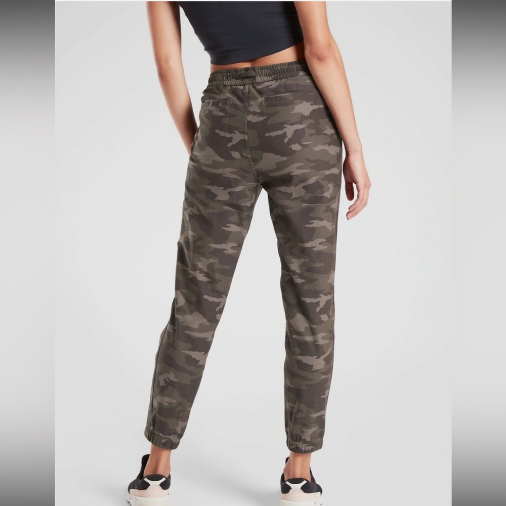 Athleta Olive Camo Farrallon Jogger Pants, size 14 - Picture 3 of 9